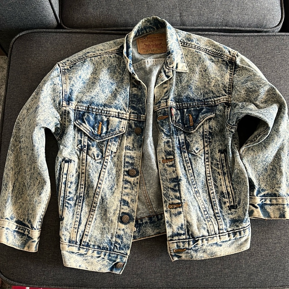 Vintage acid washed Levi’s denim jacket